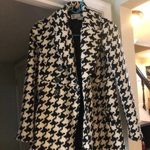 Medium black and white houndstooth peacoat